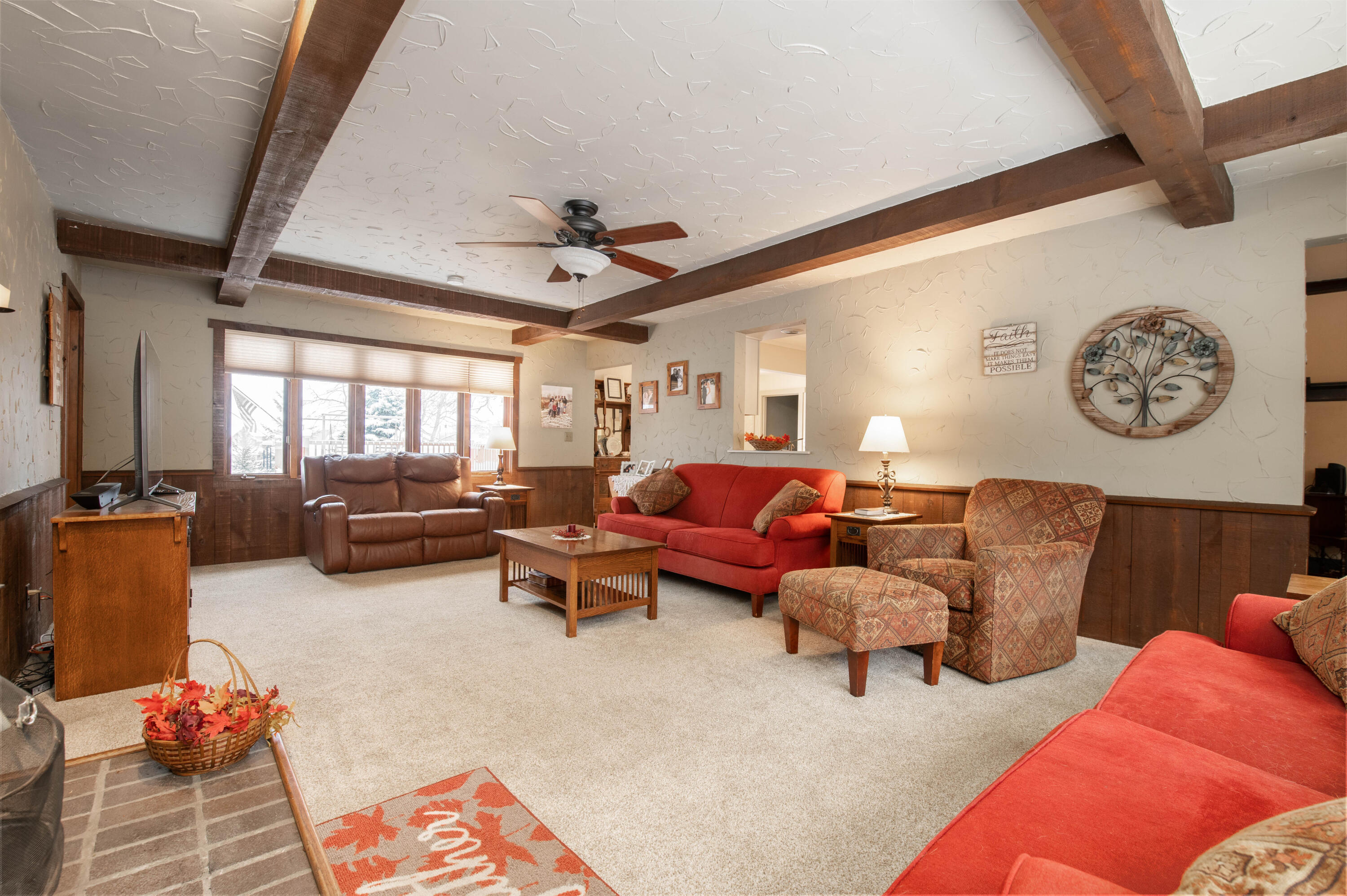 W304N2426 Maple Avenue Delafield, WI 53072 - Photo 20 of 36 Living Room