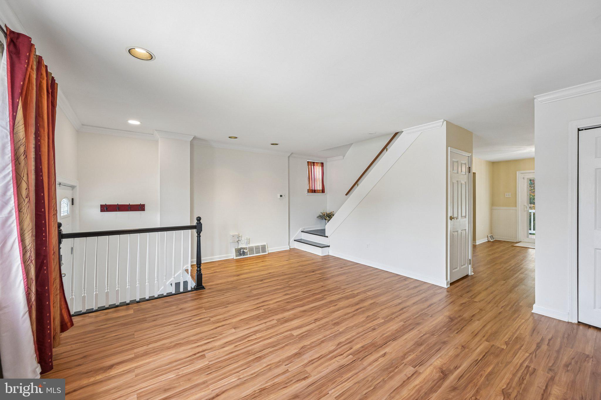 12534 Fedor Road Philadelphia, PA 19154 - Photo 10 of 66 Spacious, sunlit living area awaits.