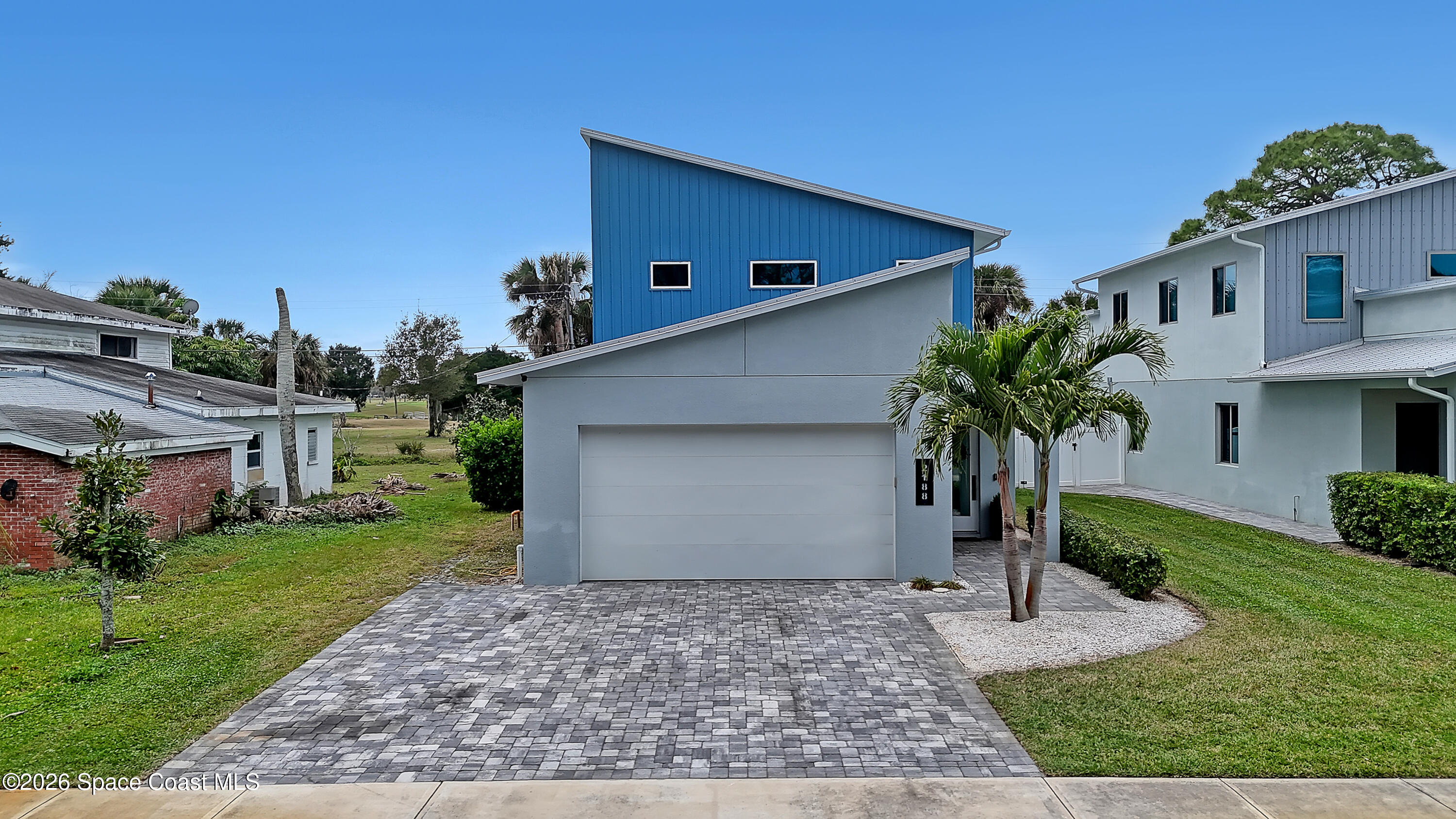 2188 Country Club Road Melbourne, FL 32901 - Photo 4 of 57 a front view of a house with garden