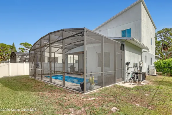 a house view with a outdoor space