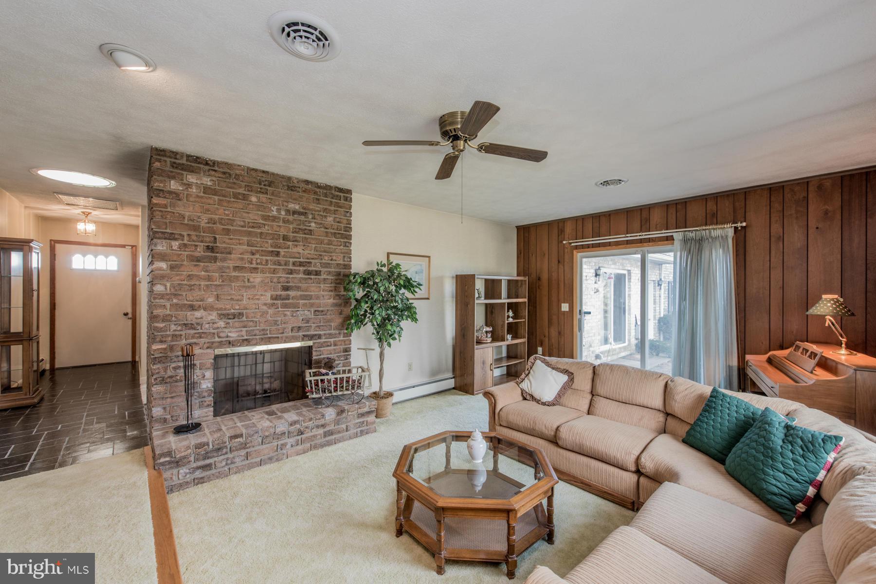 1849 Ridge Road Westminster, MD 21157 - Photo 6 of 29 Living Room