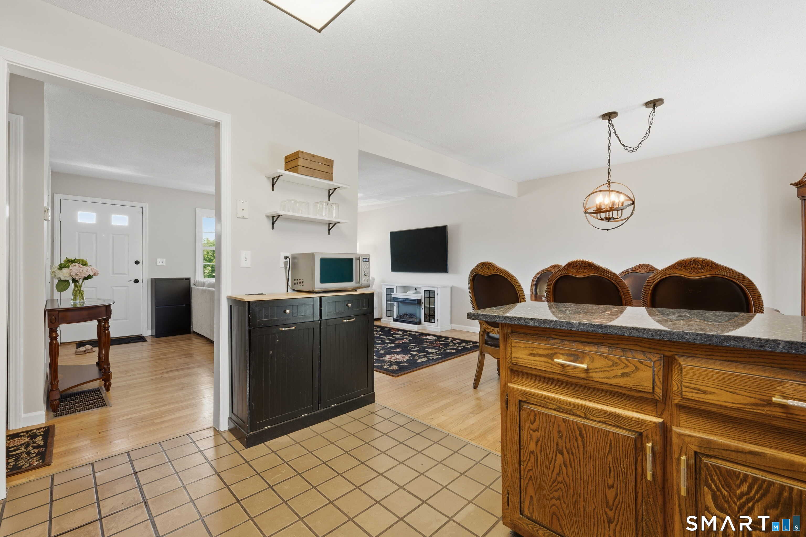 699 Selbys Pond Road Stratford, CT 06615 - Photo 11 of 31