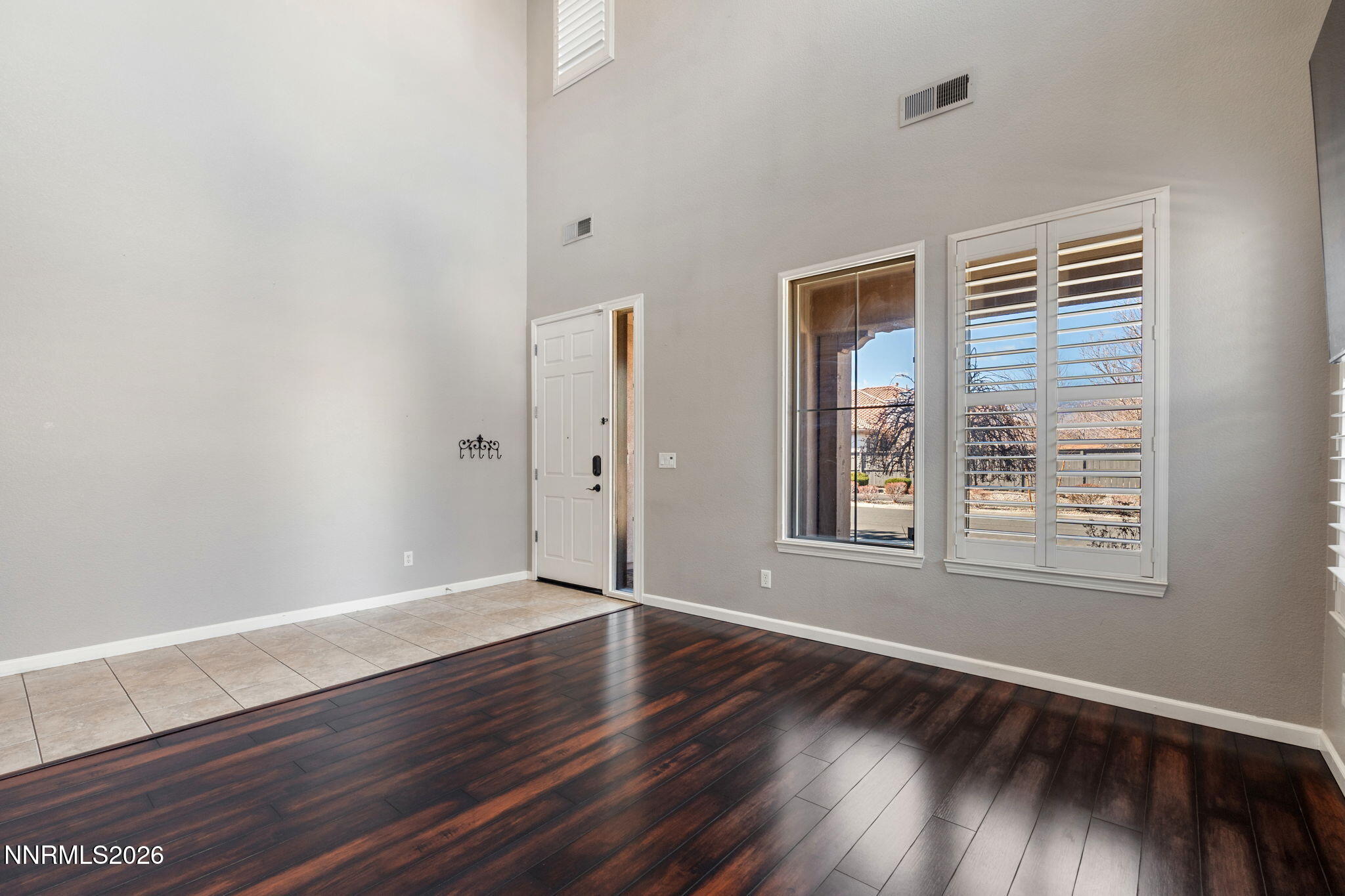 14010 Tagor Road Reno, NV 89521 - Photo 6 of 26 10-web-or-mls-DSC08309