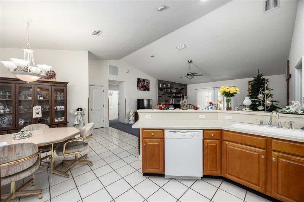 327 Southwest Timuqua Terrace Fort White, FL 32038 - Photo 13 of 36