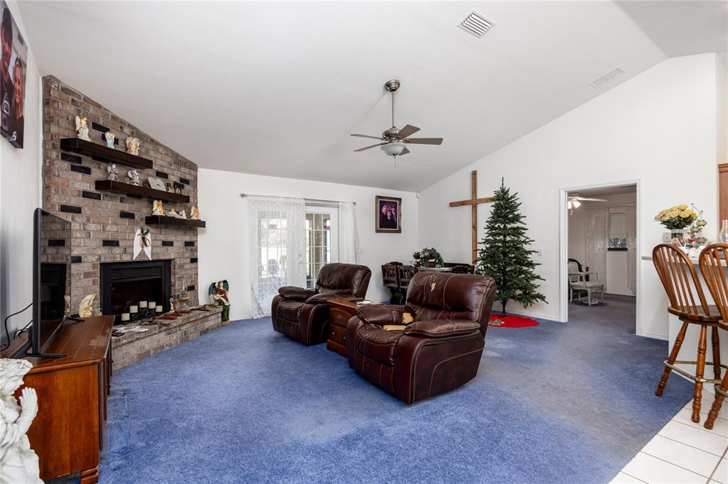 327 Southwest Timuqua Terrace Fort White, FL 32038 - Photo 5 of 36