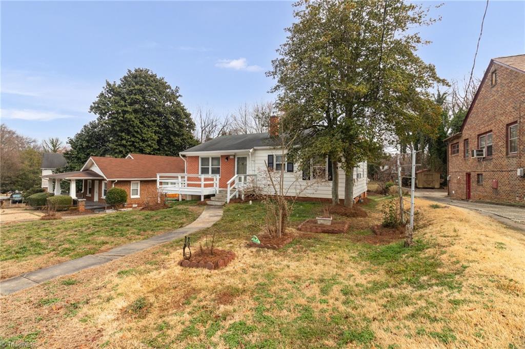 828 Circle Drive High Point, NC 27262 - Photo 3 of 34