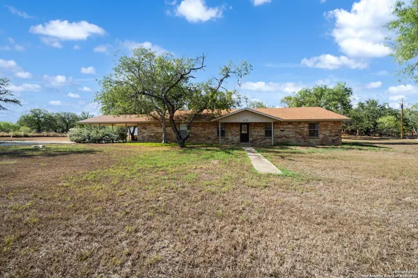 $375,000 | 82 Pulliam Drive, Pleasanton, TX 78064