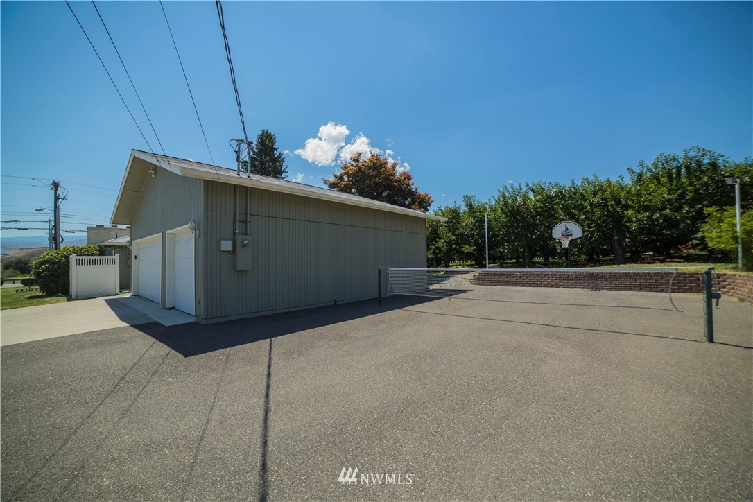 902 Easy Street Wenatchee, WA 98801 - Photo 2 of 21 Gallery Image 2