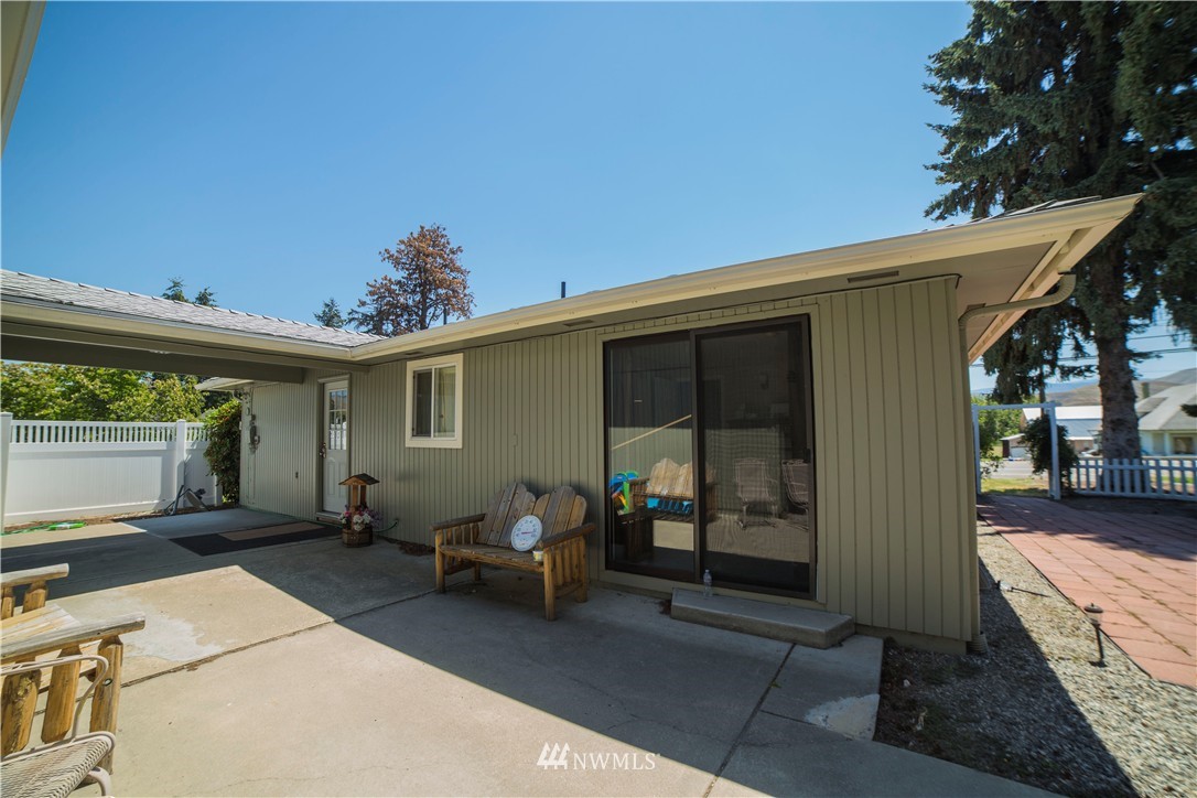 902 Easy Street Wenatchee, WA 98801 - Photo 3 of 21 Gallery Image 3