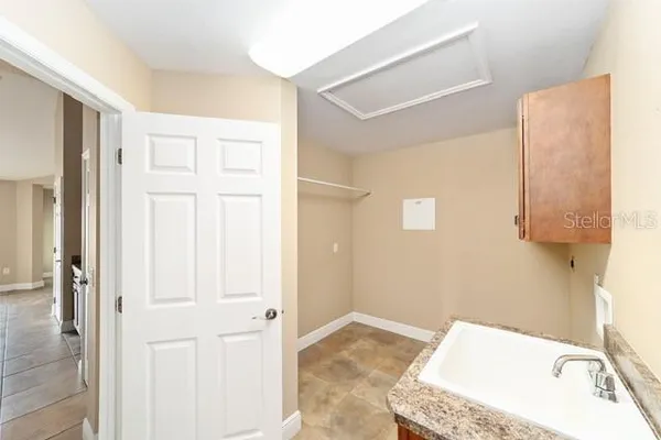 a view of a livingroom with furniture and a ceiling fan