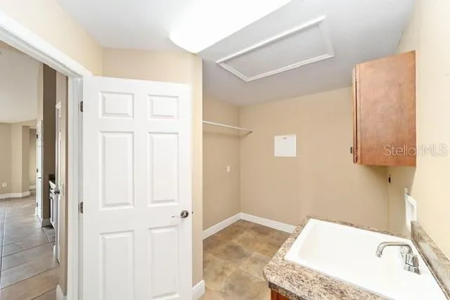 a view of a livingroom with furniture and a ceiling fan