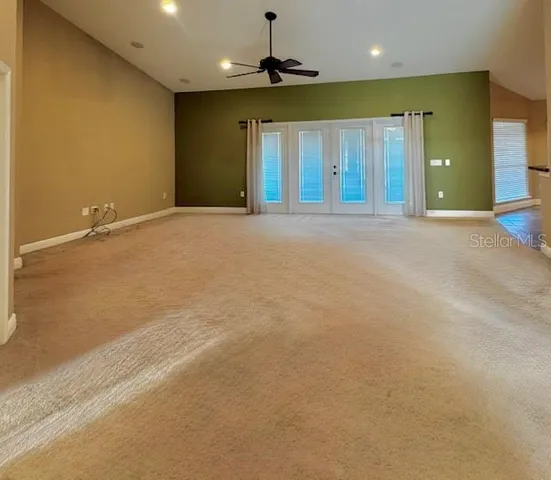 a view of a big room with garage and windows