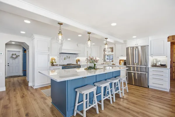 $2,499,000 | 611 North Shore Drive, Detroit Lakes, MN 56501