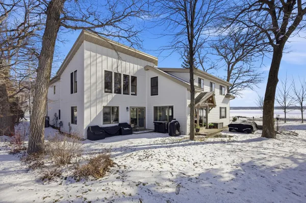 $2,499,000 | 611 North Shore Drive, Detroit Lakes, MN 56501