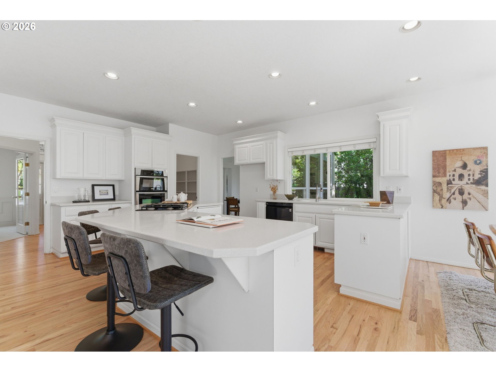 5914 Southwest Kruse Ridge Drive Portland, OR 97219 - Photo 16 of 43 Gallery Image 16