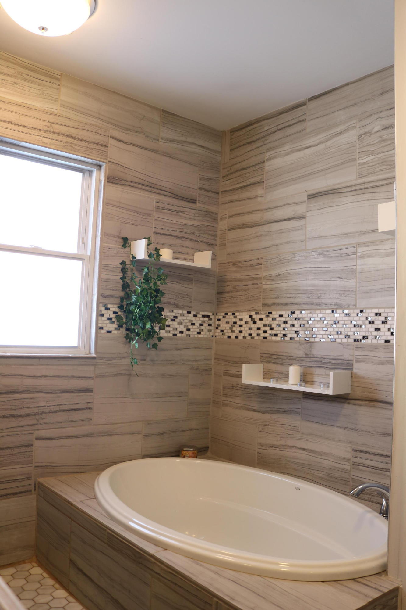 1 Gingerbread Lane Waterville, ME 04901 - Photo 15 of 36 1st Floor BA tub