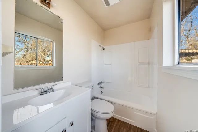 $1,395 | 827 Horseshoe Trail, Universal City, TX 78148