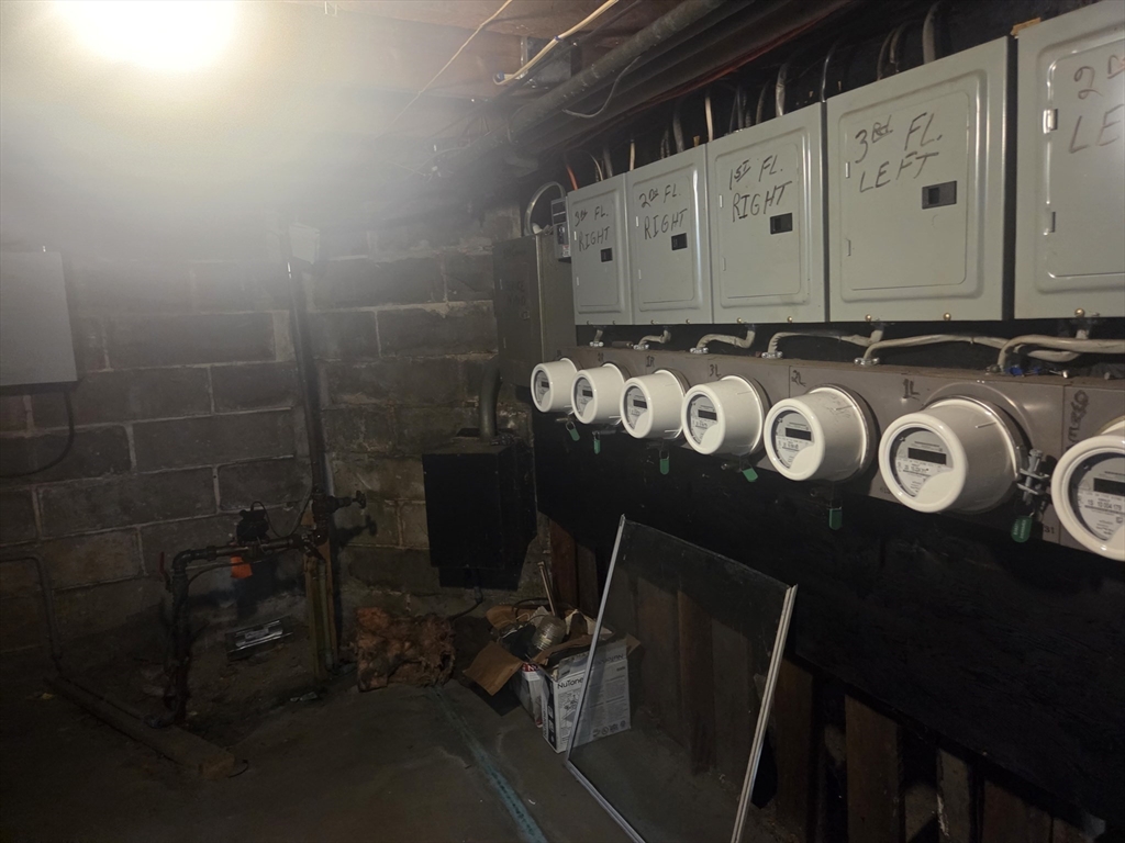 109 Grover Street Springfield, MA 01104 - Photo 6 of 8