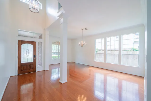 $5,800 | 1415 Sue Barnett Drive, Houston, TX 77018