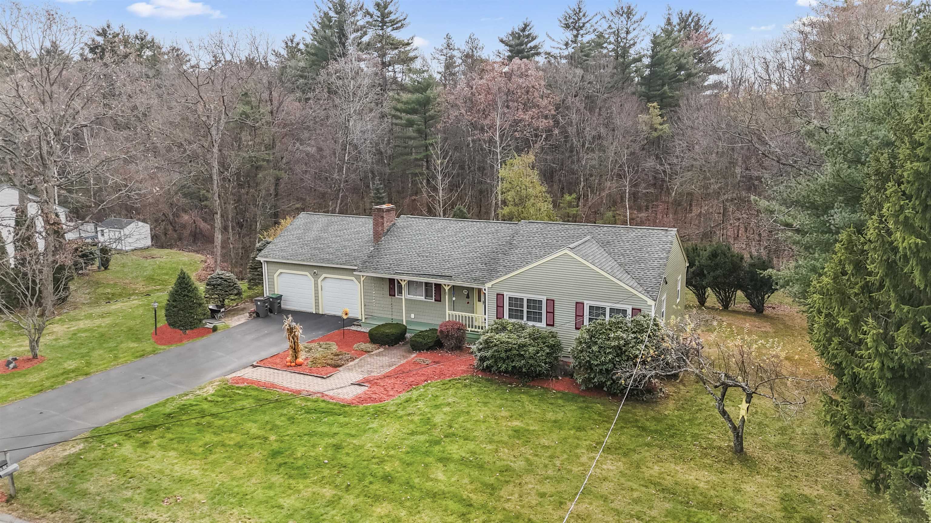 29 Golden Gate Drive Hooksett, NH 03106 - Photo 3 of 36