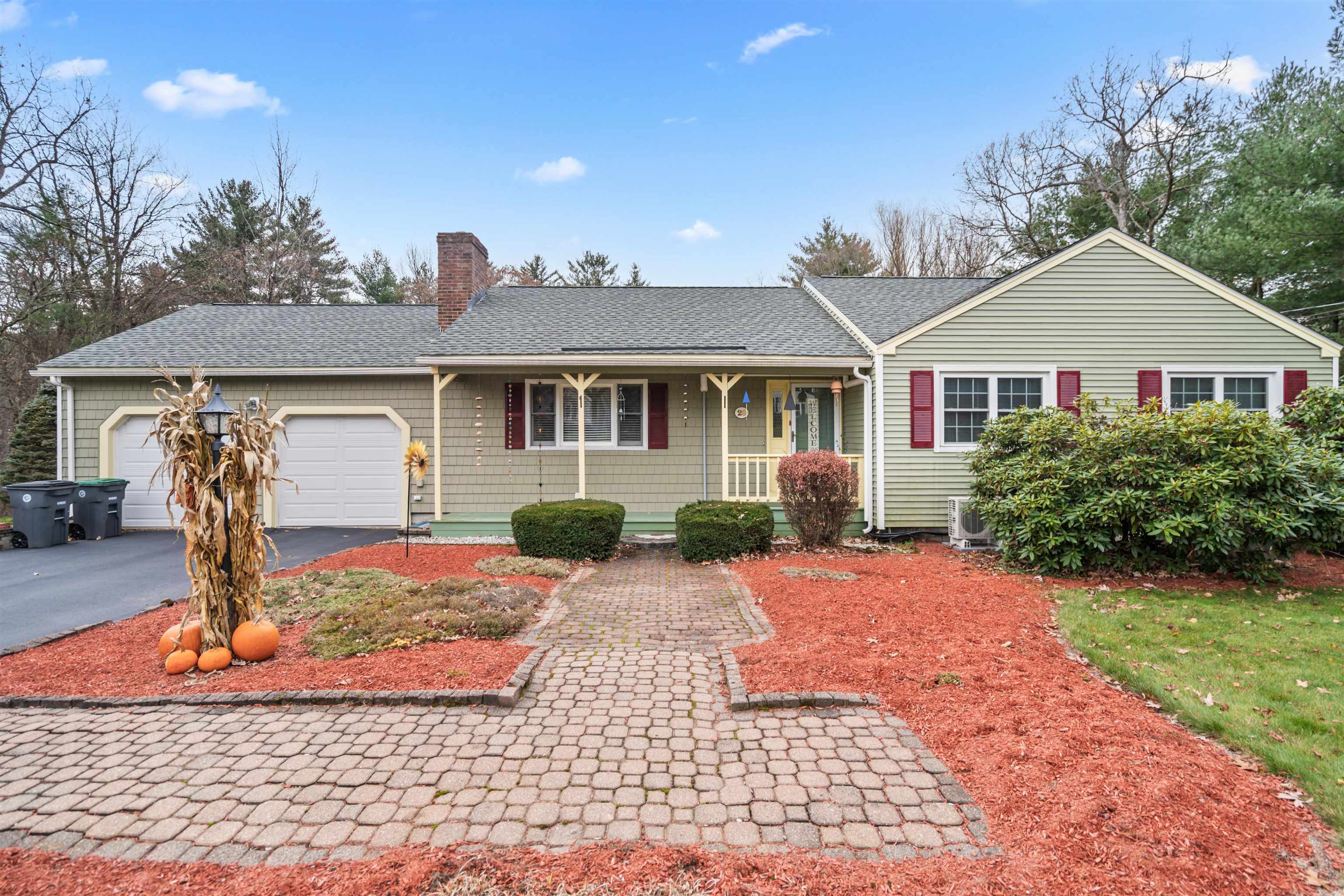 29 Golden Gate Drive Hooksett, NH 03106 - Photo 4 of 36