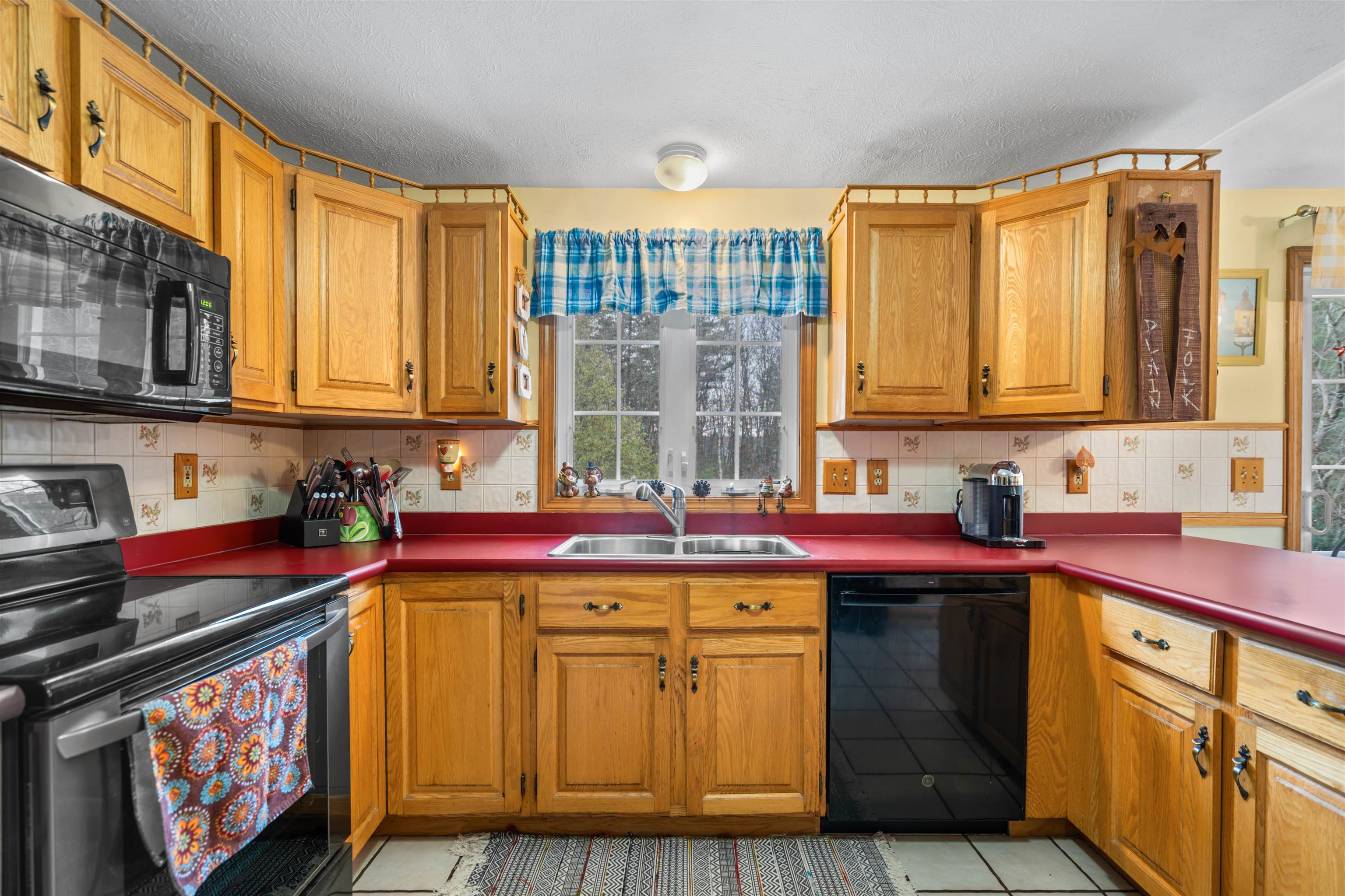 29 Golden Gate Drive Hooksett, NH 03106 - Photo 9 of 36