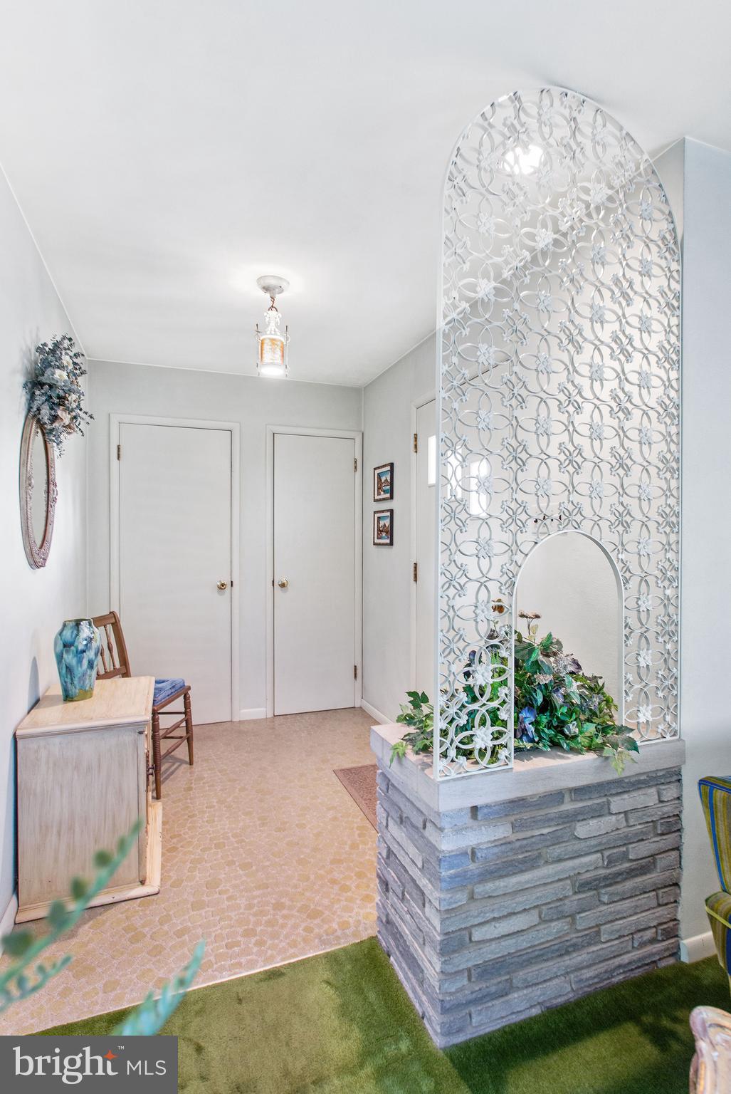 469 Highland Road Red Lion, PA 17356 - Photo 7 of 36 Foyer