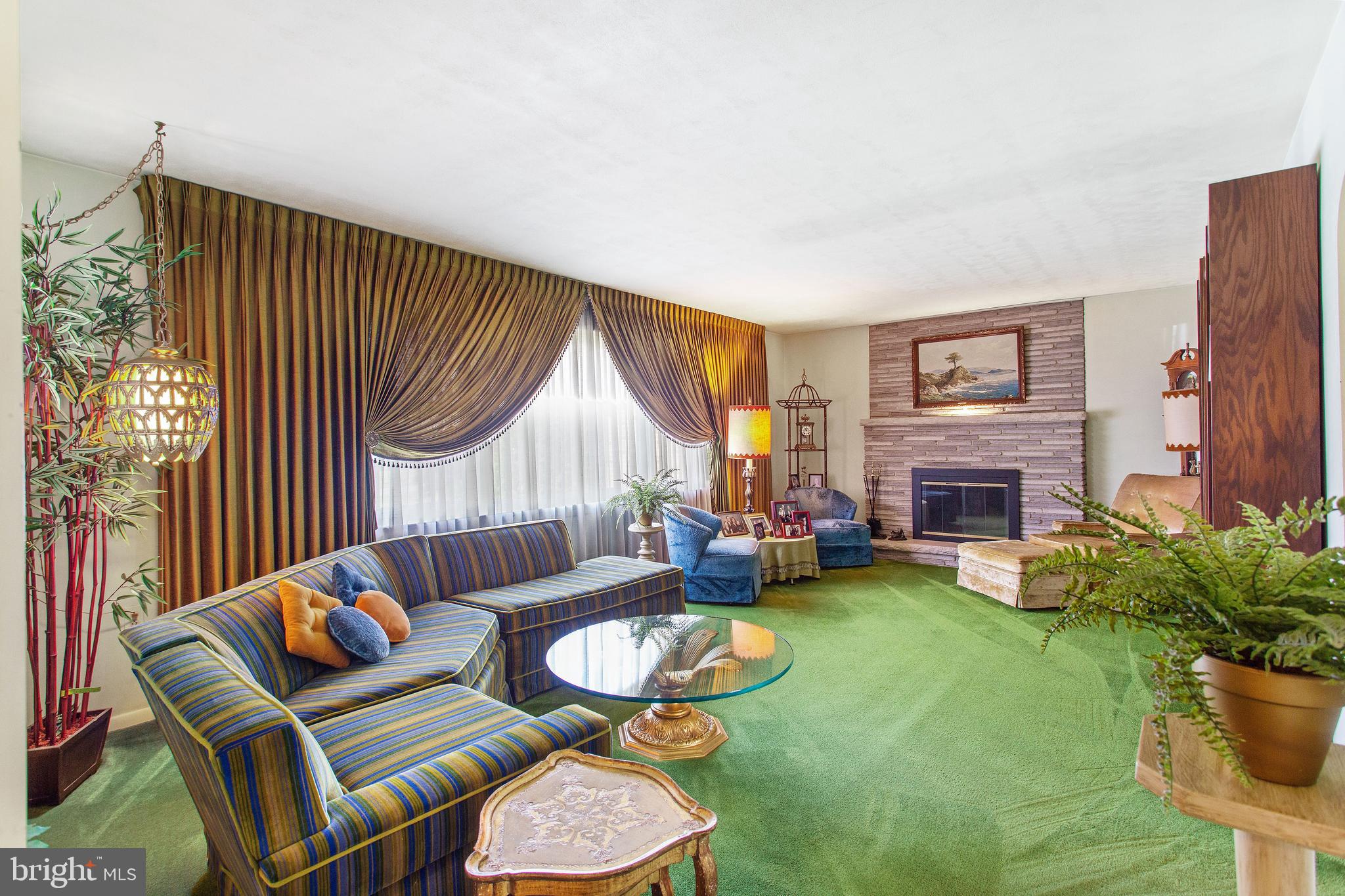 469 Highland Road Red Lion, PA 17356 - Photo 8 of 36 Living Room