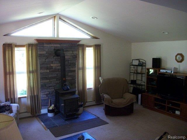 570 Rutledge Drive Holly, MI 48442 - Photo 3 of 14 Great room view 2
