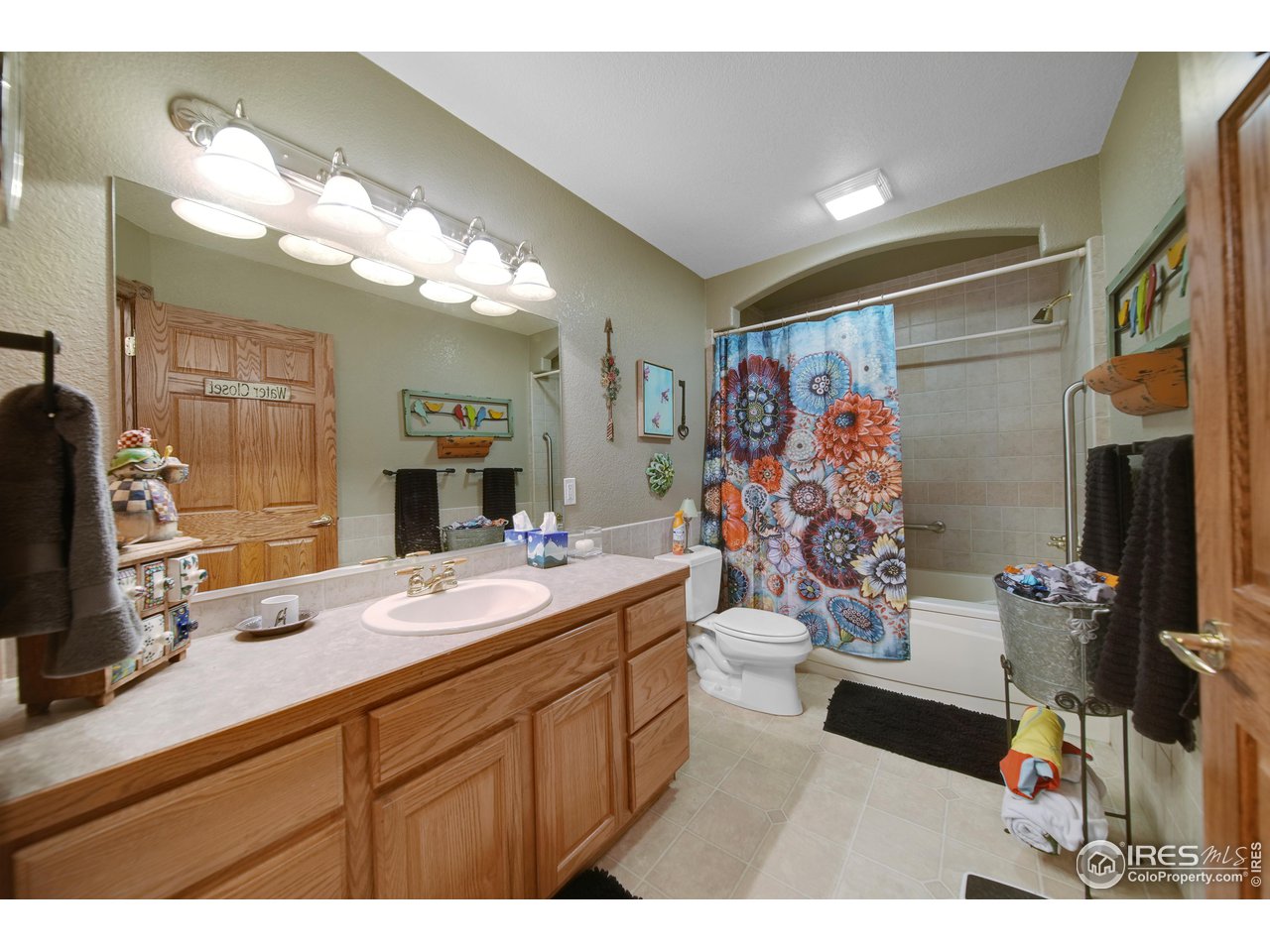 17577 County Rd Q.8 Fort Morgan, CO 80701 - Photo 16 of 27 Main level bath