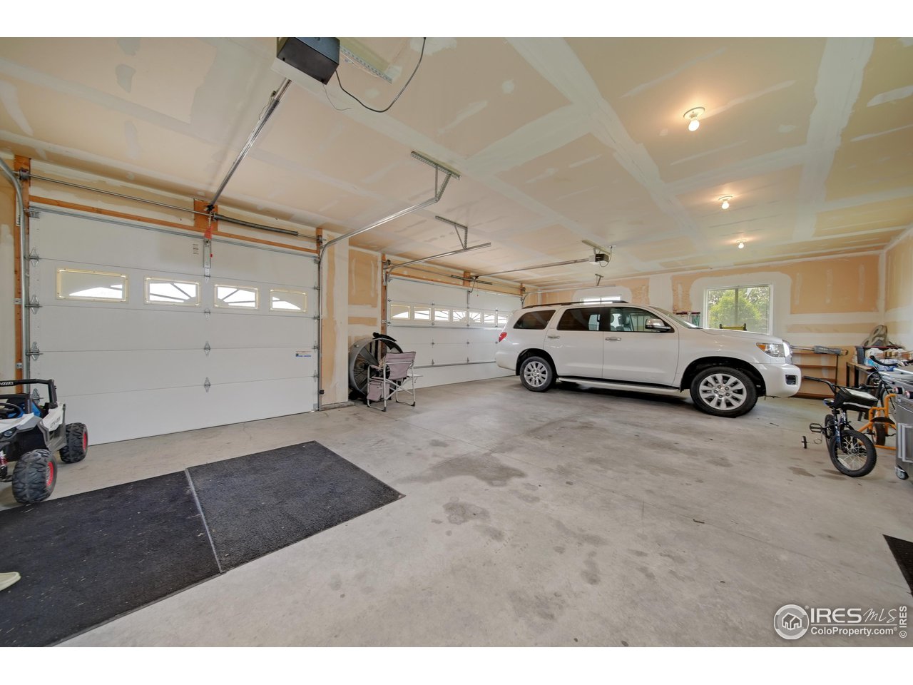 17577 County Rd Q.8 Fort Morgan, CO 80701 - Photo 19 of 27 Attached garage