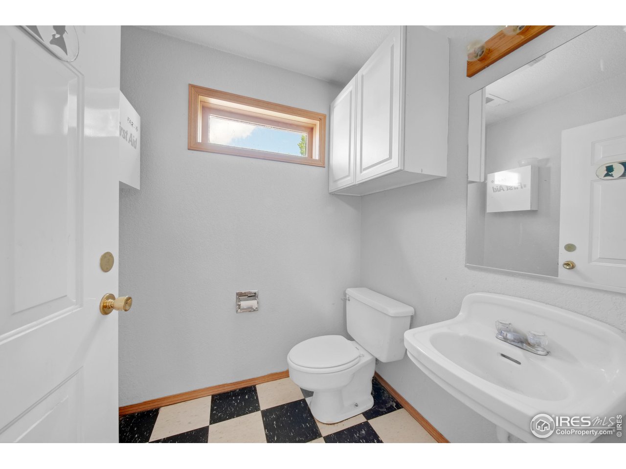 17577 County Rd Q.8 Fort Morgan, CO 80701 - Photo 23 of 27 Bathroom in Shop