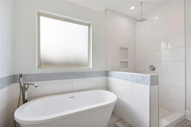 $275,000 | 64 West Chalmette Circle, Chalmette, LA 70043