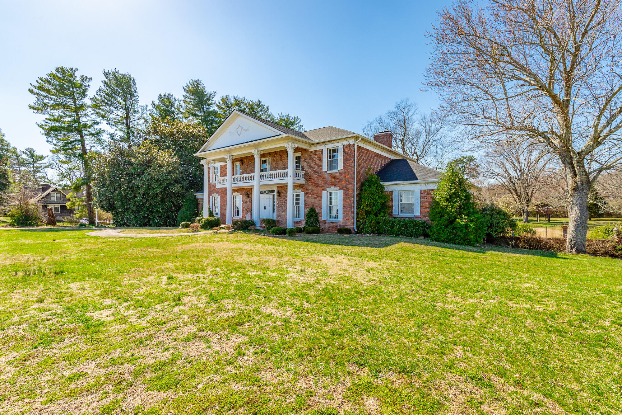 2500 East Brow Road Signal Mountain, TN 37377 - Photo 113 of 176 2500 East Brow Road HD-125