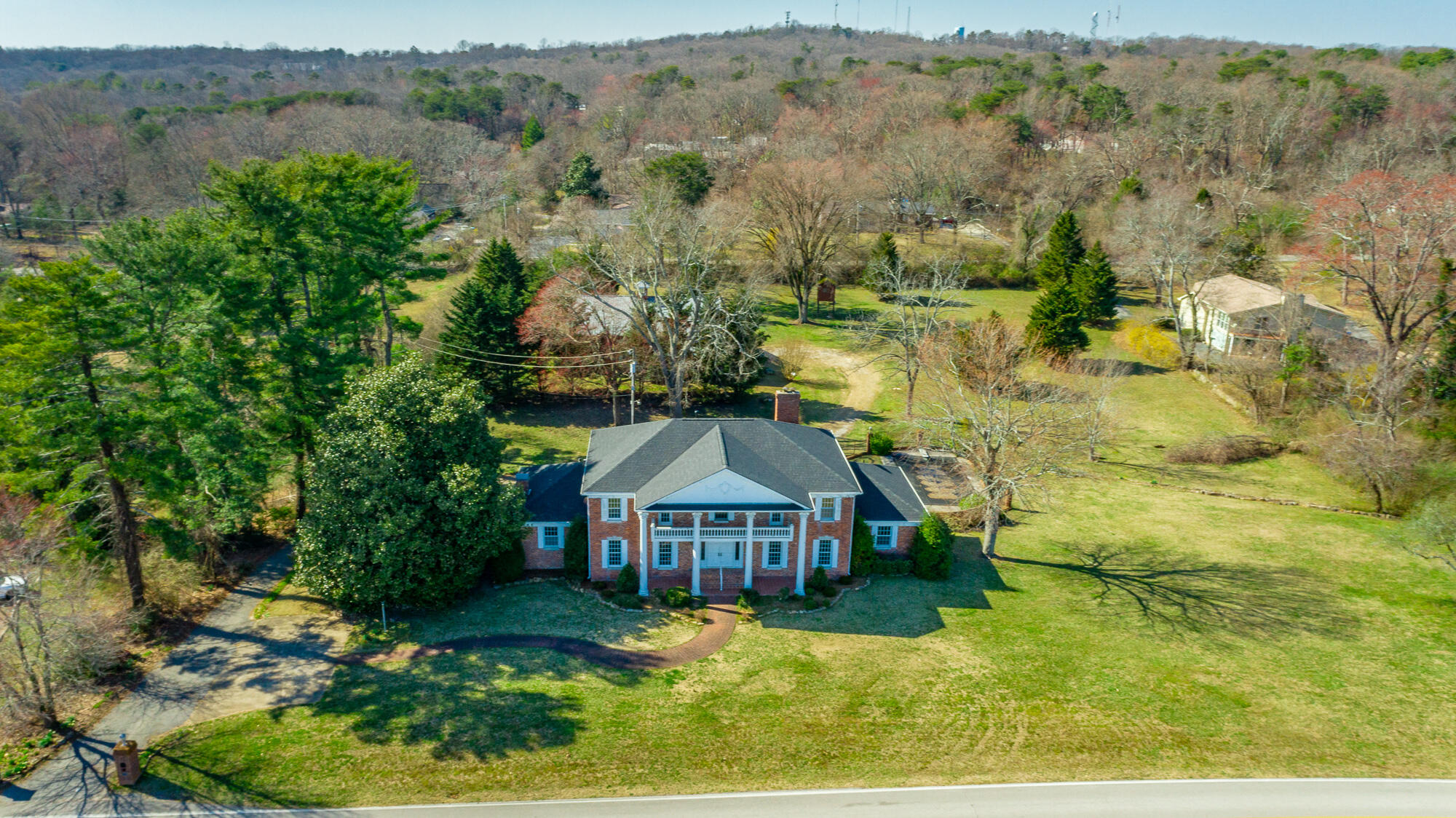 2500 East Brow Road Signal Mountain, TN 37377 - Photo 7 of 176 2500 East Brow Road HD-202