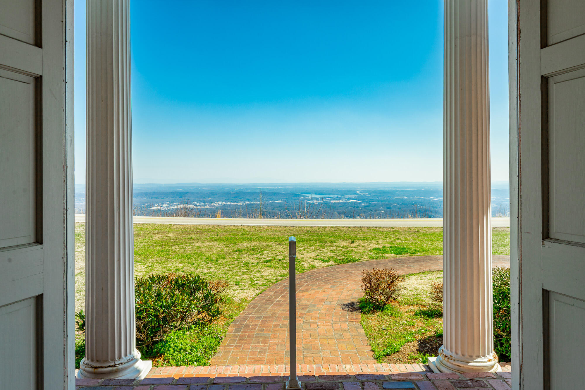 2500 East Brow Road Signal Mountain, TN 37377 - Photo 10 of 176 2500 East Brow Road HD-51