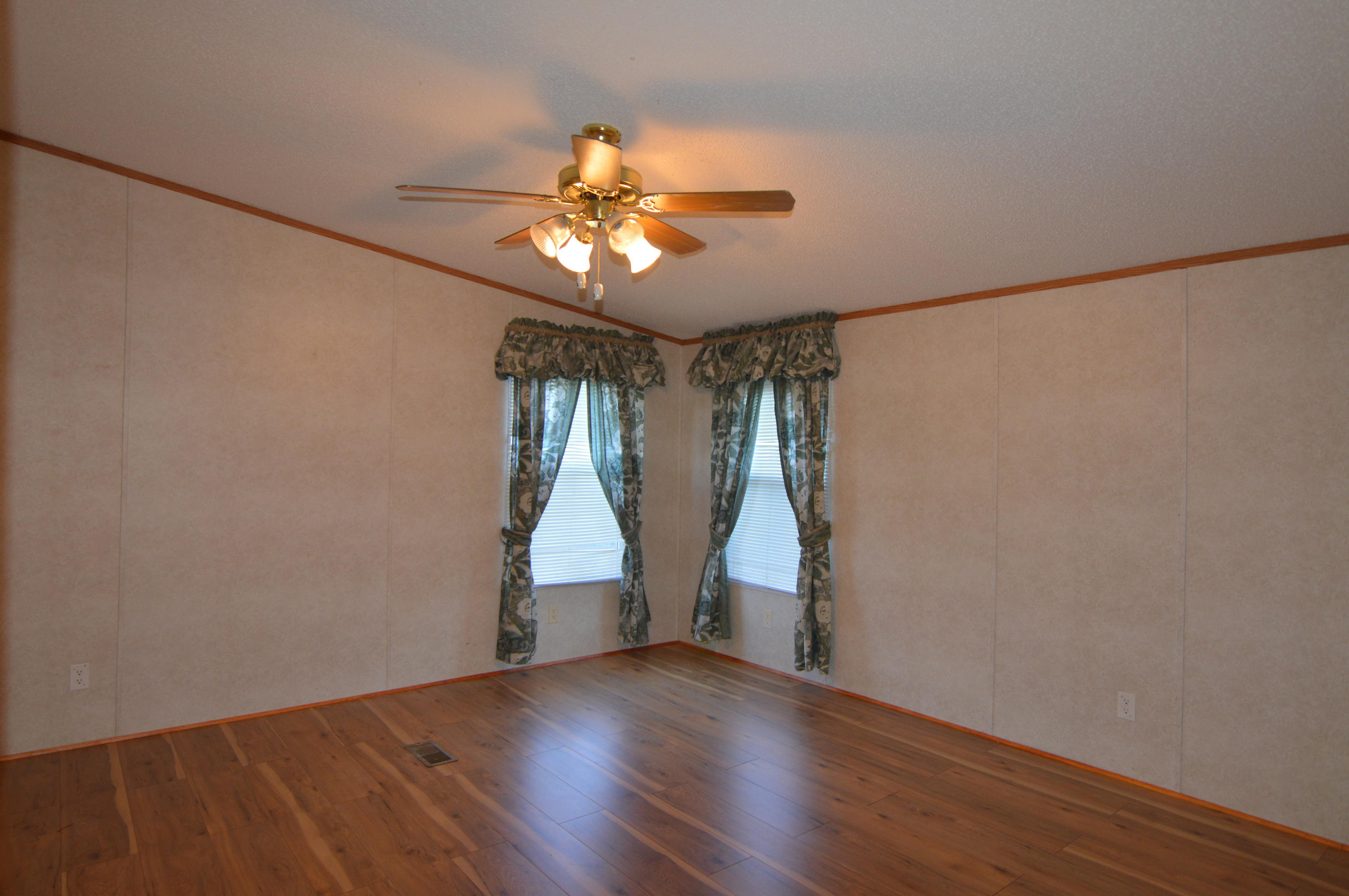 208 Northwest Bazel Road Harriman, TN 37748 - Photo 11 of 37 Master Bedroom