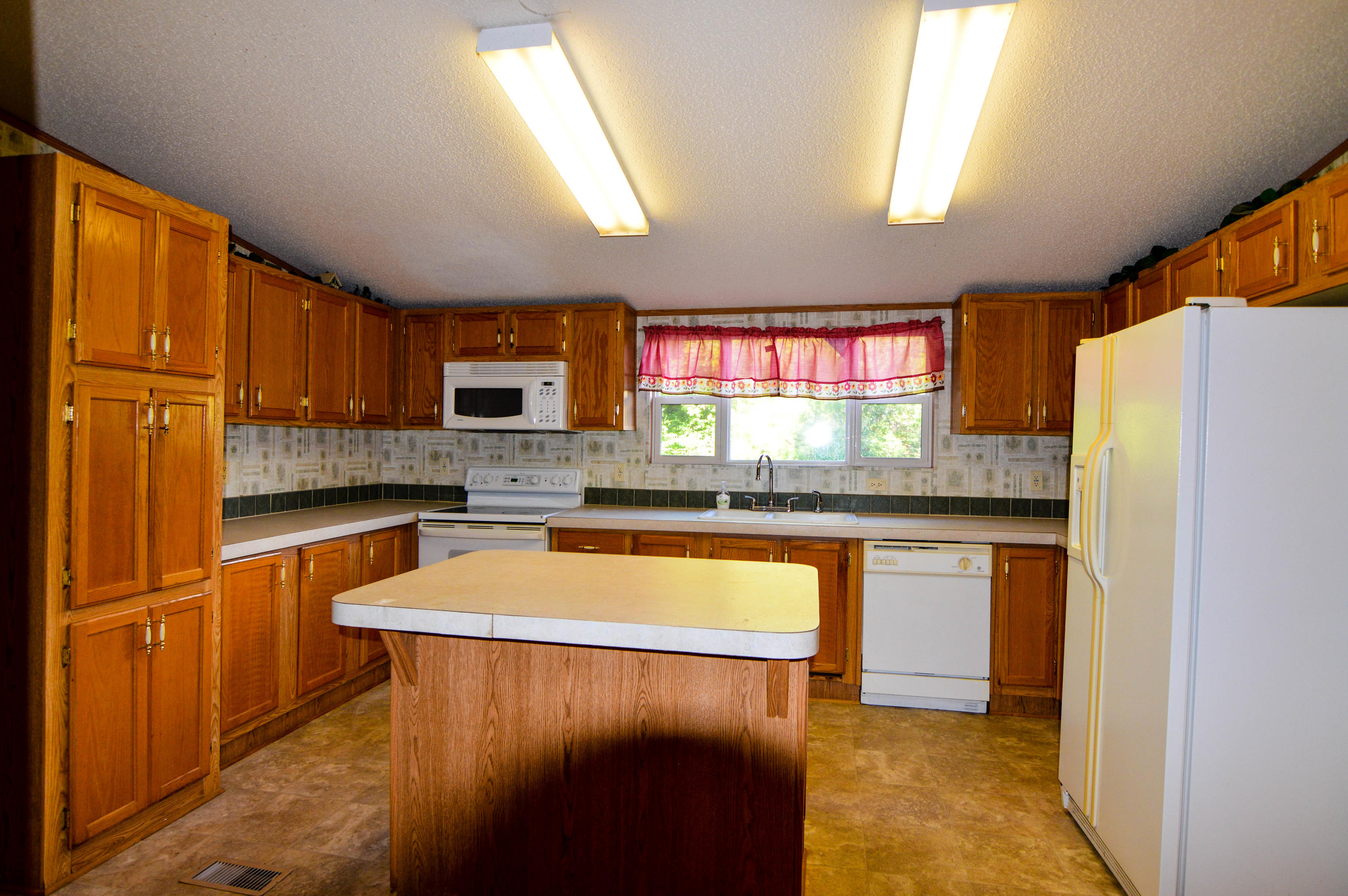 208 Northwest Bazel Road Harriman, TN 37748 - Photo 3 of 37 Kitchen
