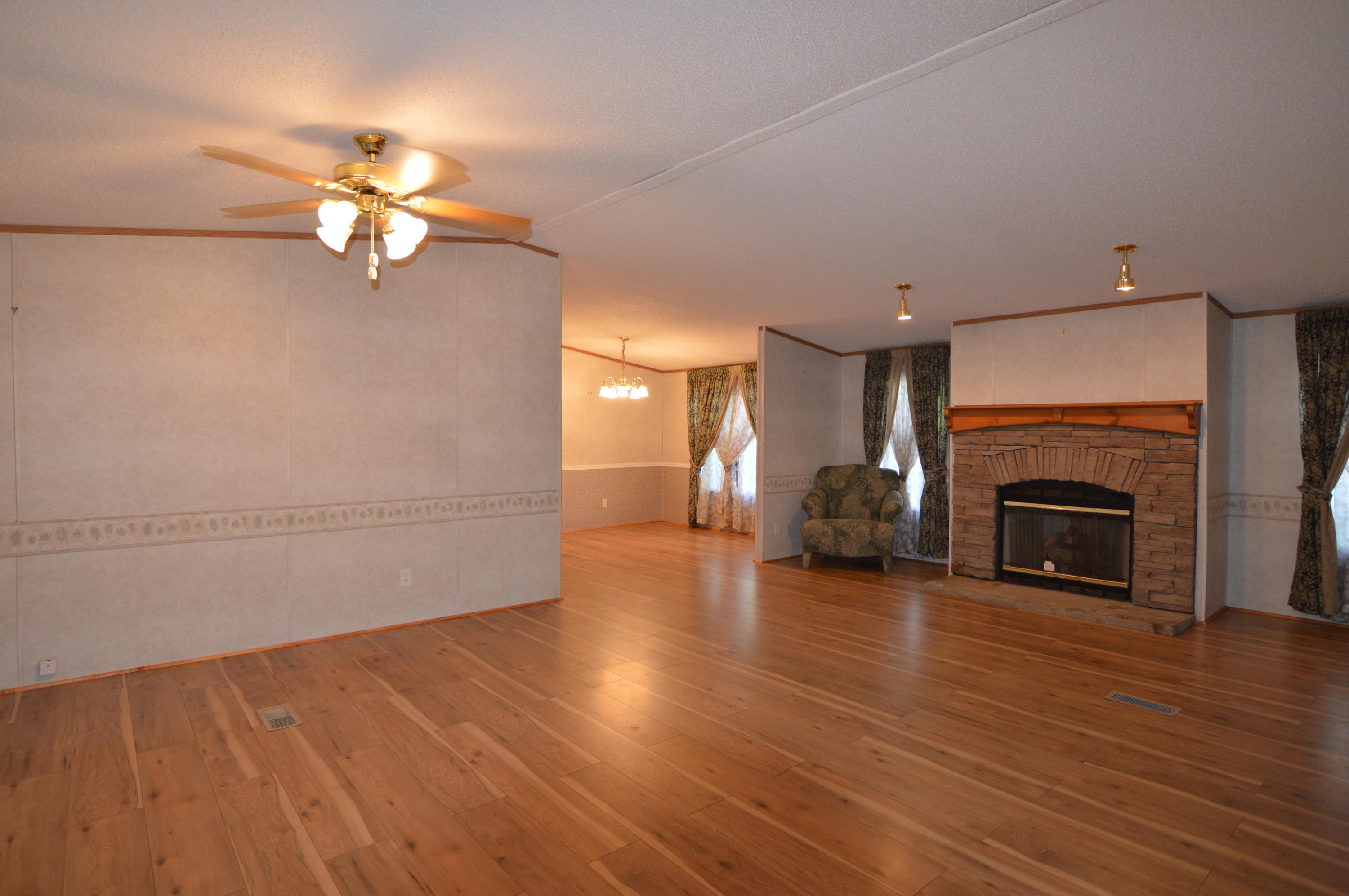 208 Northwest Bazel Road Harriman, TN 37748 - Photo 21 of 37 Living Room