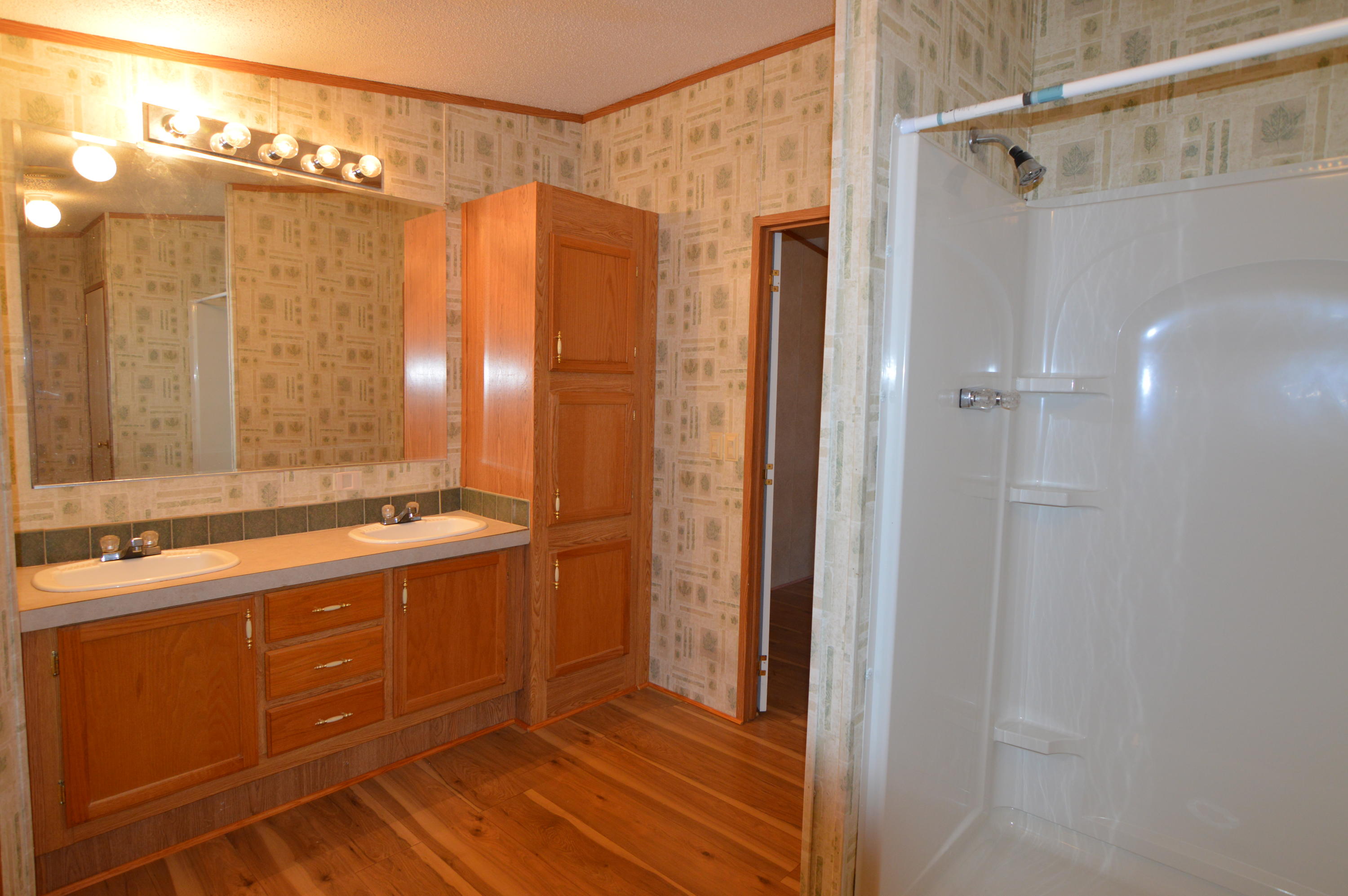 208 Northwest Bazel Road Harriman, TN 37748 - Photo 27 of 37 Master Bathroom