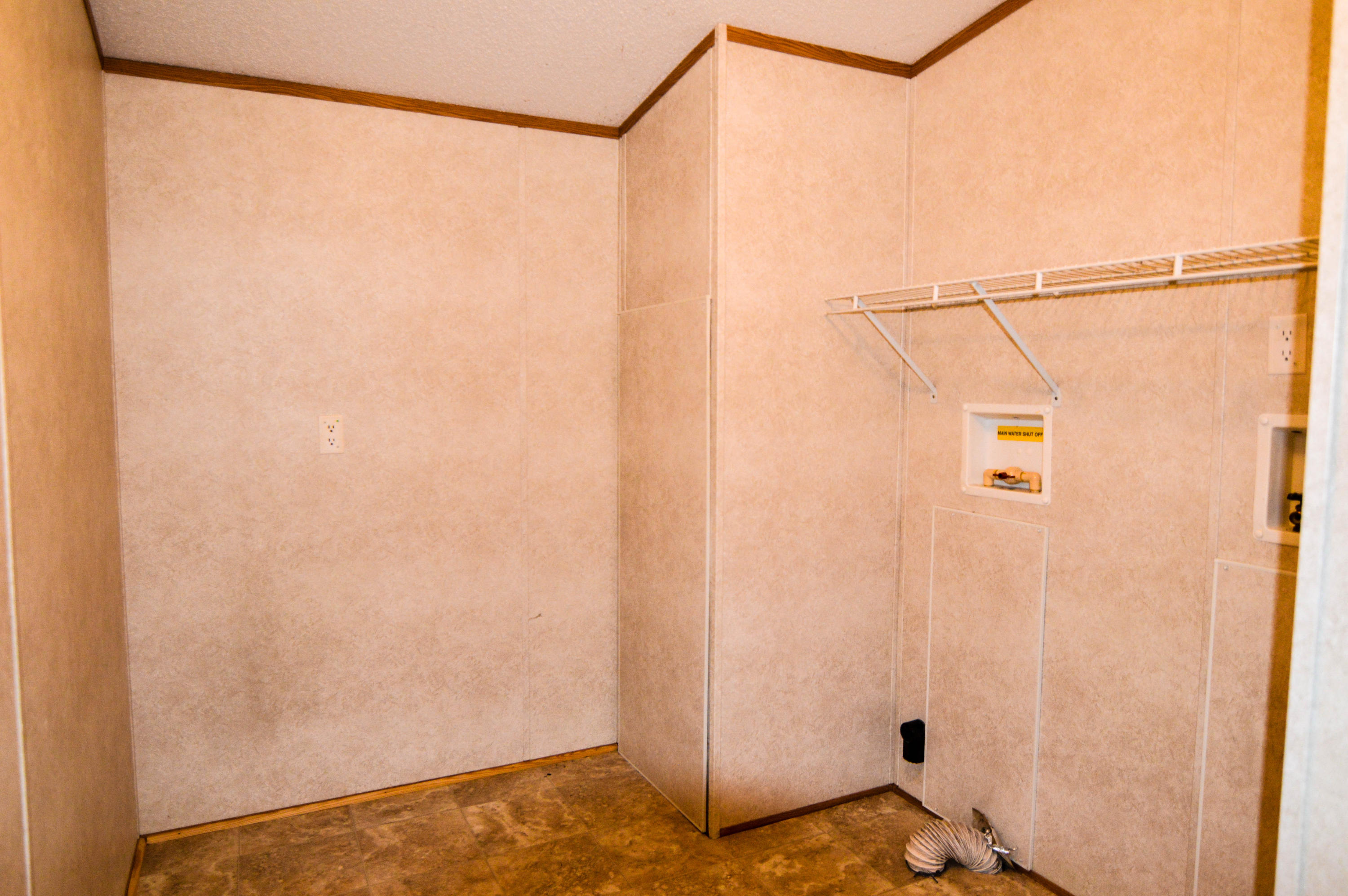 208 Northwest Bazel Road Harriman, TN 37748 - Photo 32 of 37 Laundry Room