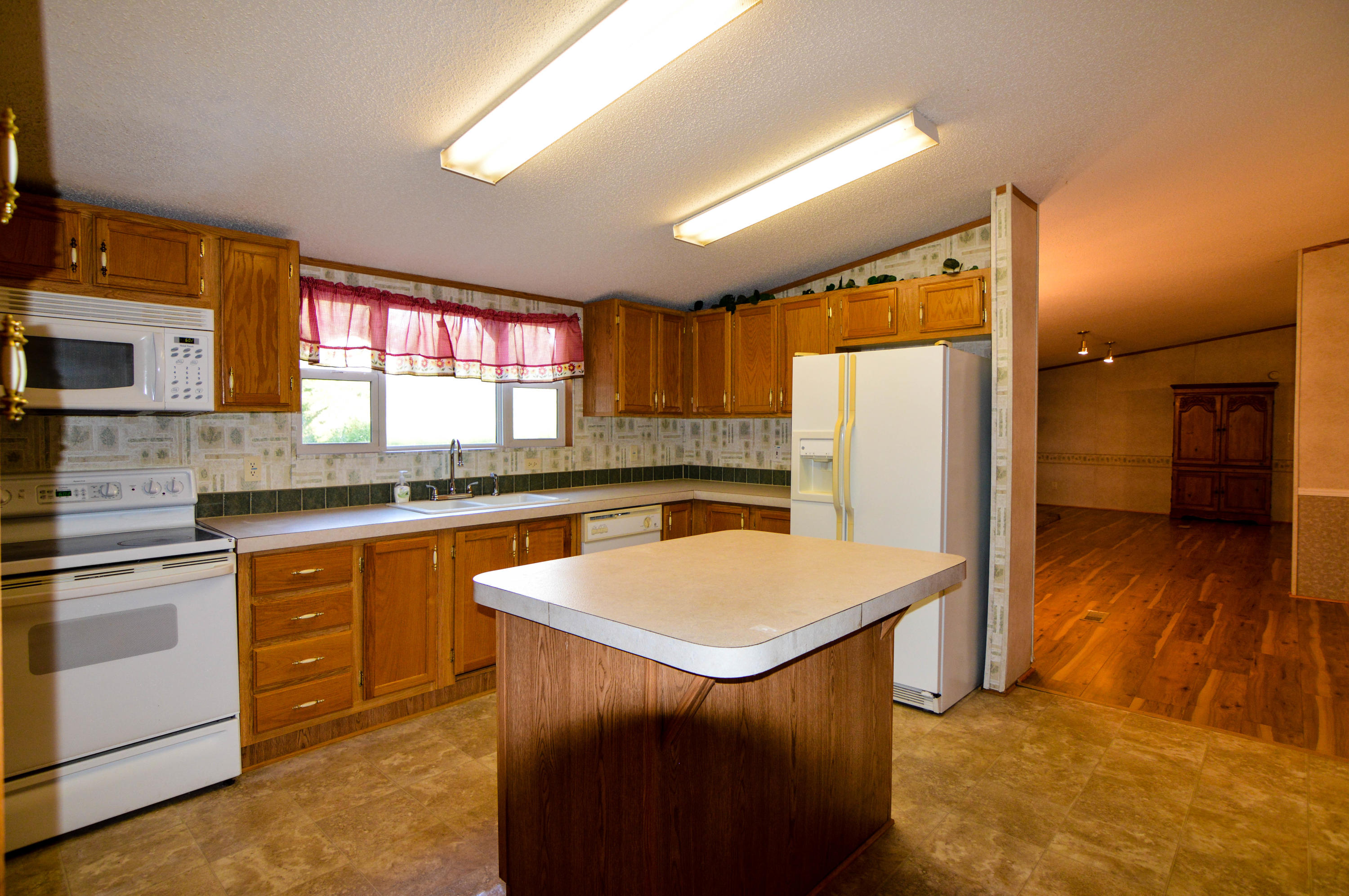 208 Northwest Bazel Road Harriman, TN 37748 - Photo 33 of 37 Kitchen