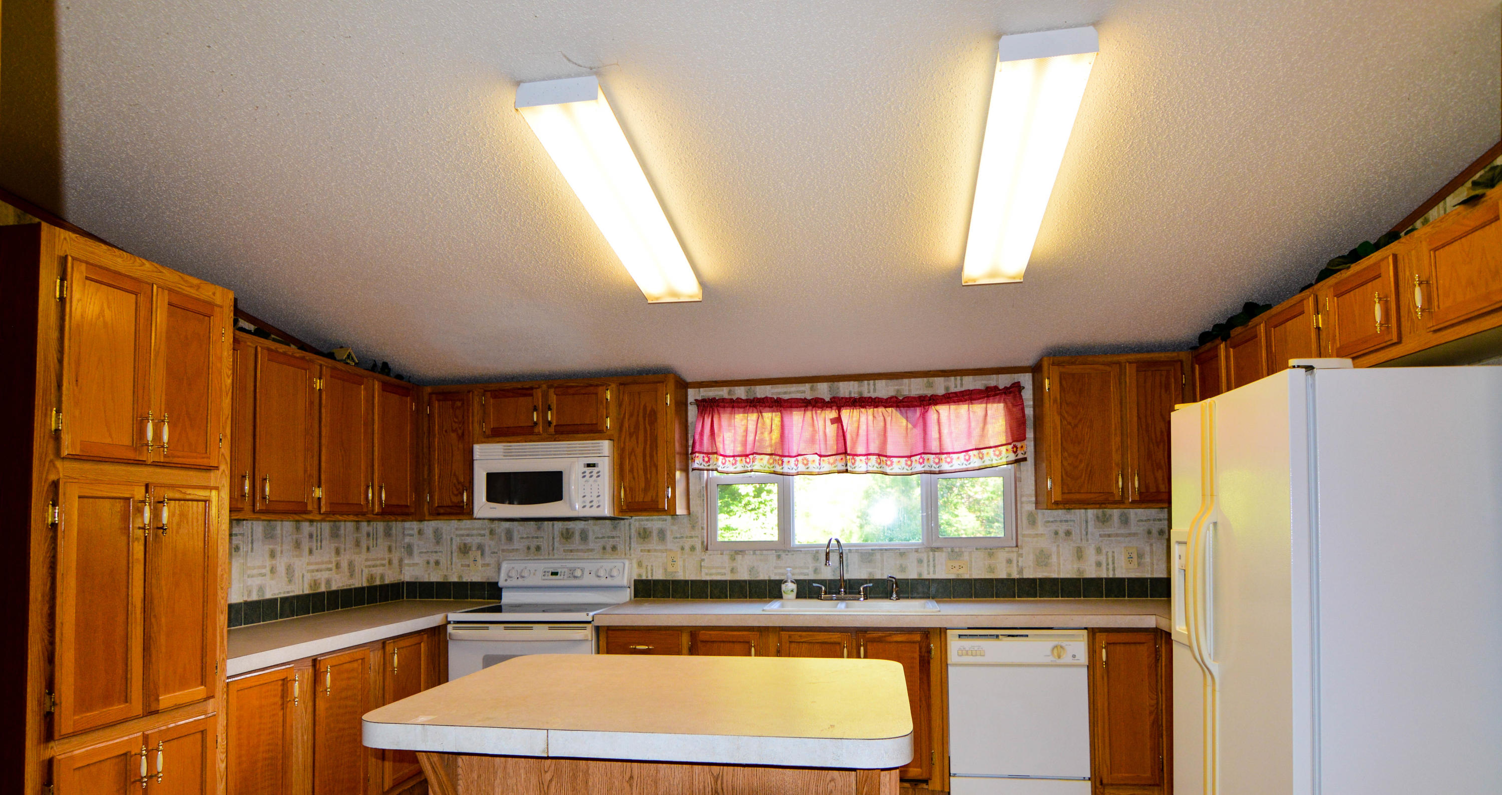208 Northwest Bazel Road Harriman, TN 37748 - Photo 34 of 37 Kitchen