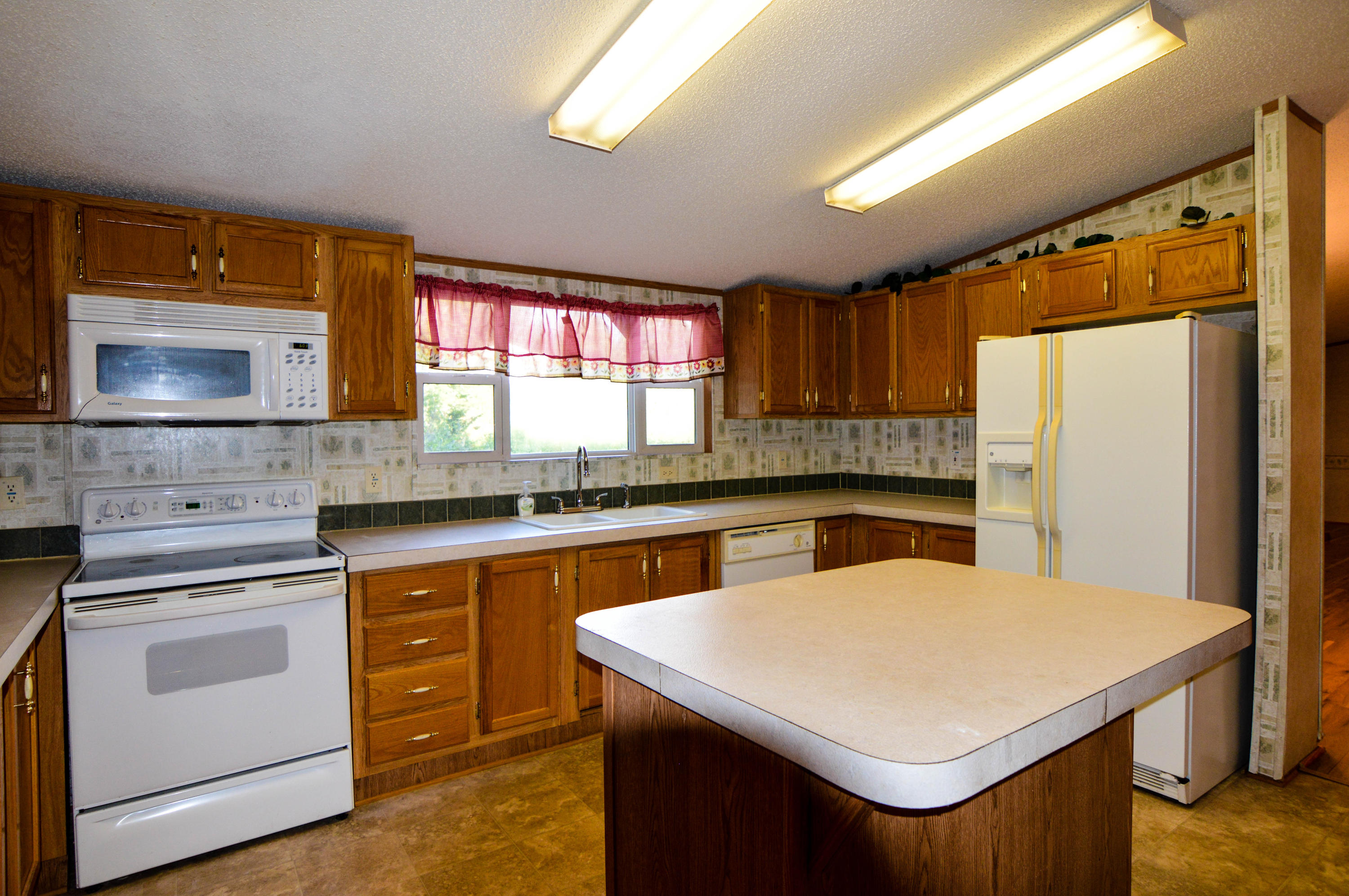 208 Northwest Bazel Road Harriman, TN 37748 - Photo 35 of 37 Kitchen