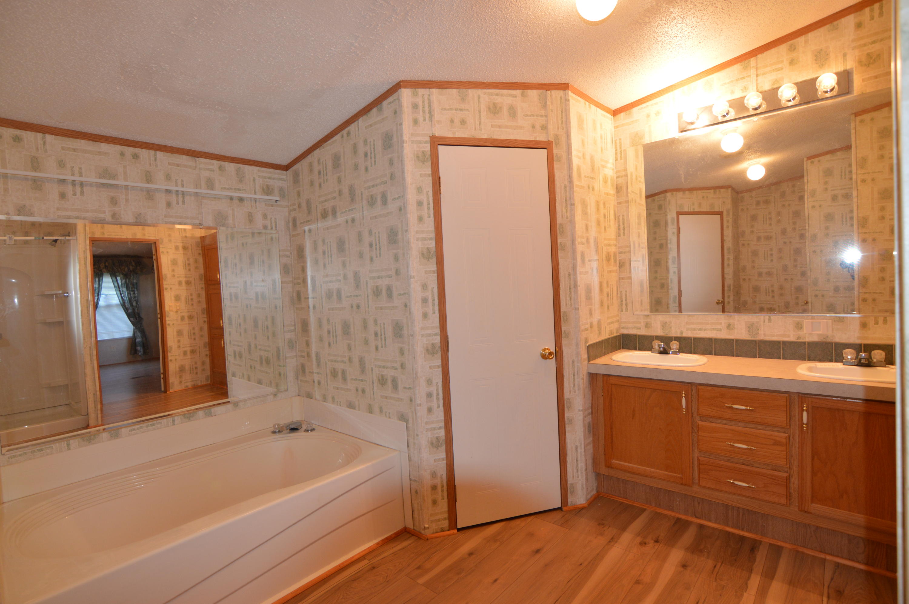 208 Northwest Bazel Road Harriman, TN 37748 - Photo 7 of 37 Master Bath