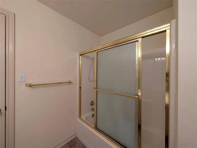 $230,000 | 5401 Hollytree Drive, Unit 1002, Tyler, TX 75703