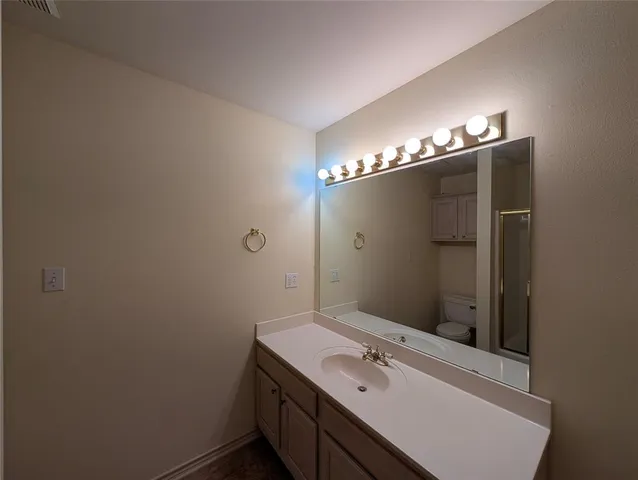 $230,000 | 5401 Hollytree Drive, Unit 1002, Tyler, TX 75703