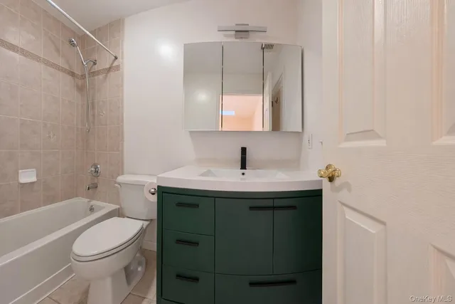 $455,000 | 241 Tamerisk Lane, New Windsor, NY 12553