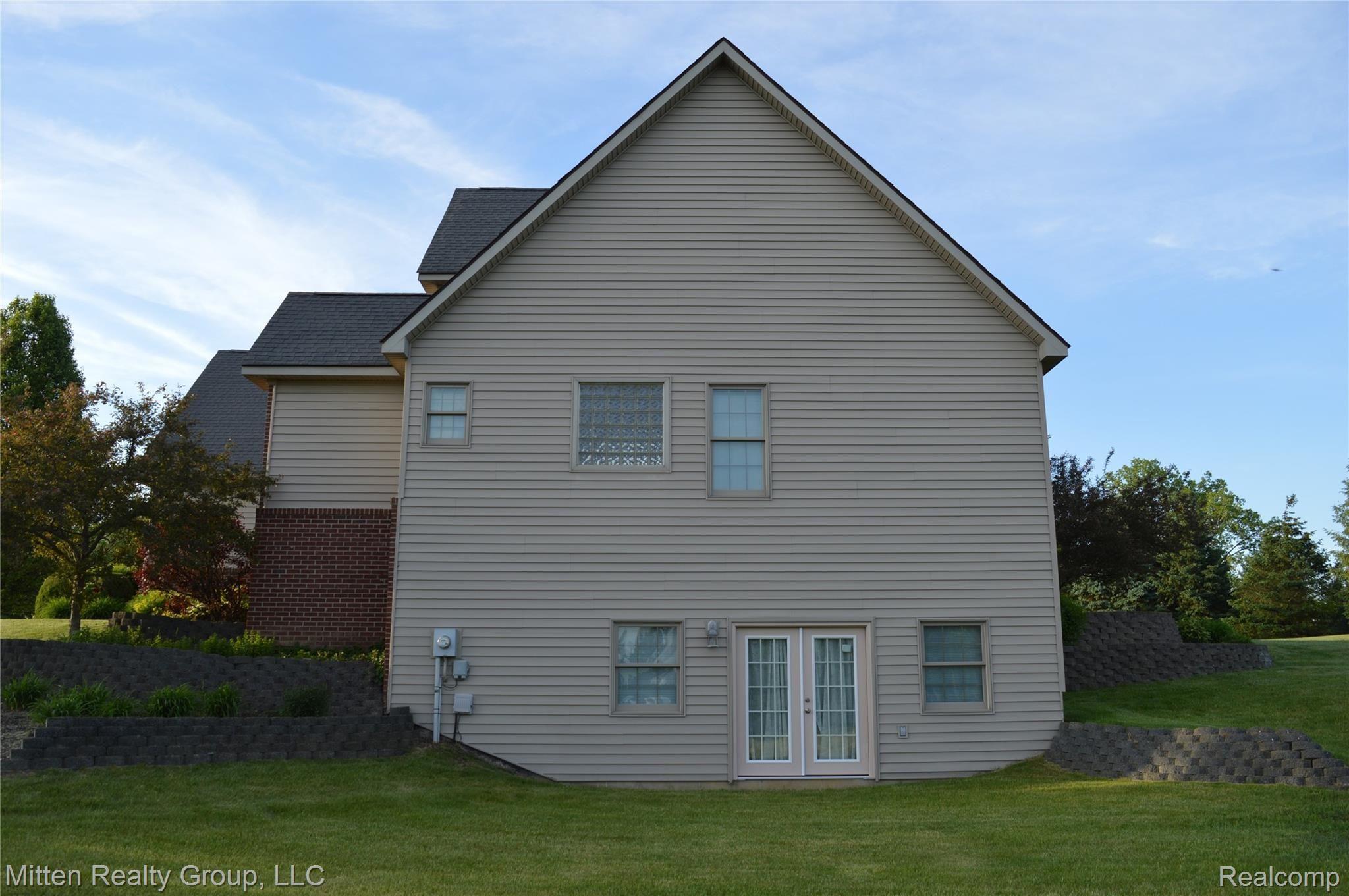 2147 Ridgewood Drive Howell, MI 48843 - Photo 5 of 25 5 - 2147 Ridgewood.JPG