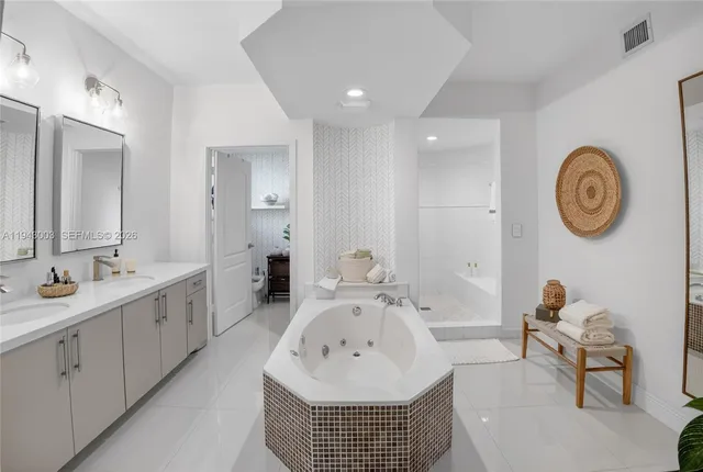 $599,000 | 10710 Northwest 66th Street, Unit 114, Doral, FL 33178